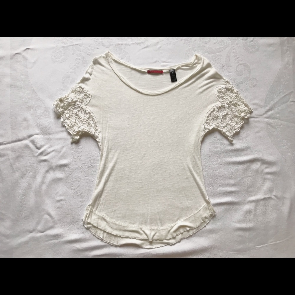 Only Worn Once ⭐️ 5/$20 DEAL! Cream BKE Shirt